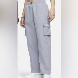 Nike Women’s Loose Fit High Rise Windbreaker Cargo Pants Size Large Lilac Purple